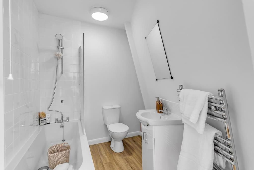 1-Bed Seaside Apartment With Parking Cromer Bagian luar foto