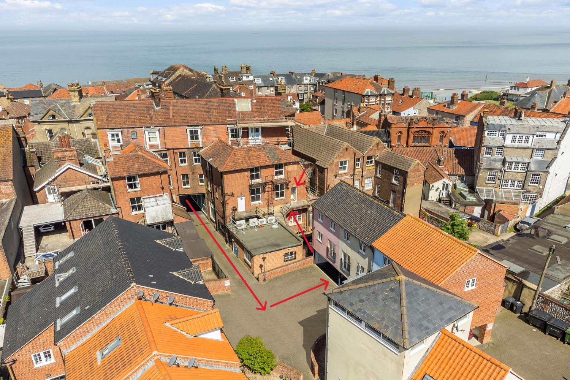 1-Bed Seaside Apartment With Parking Cromer Bagian luar foto