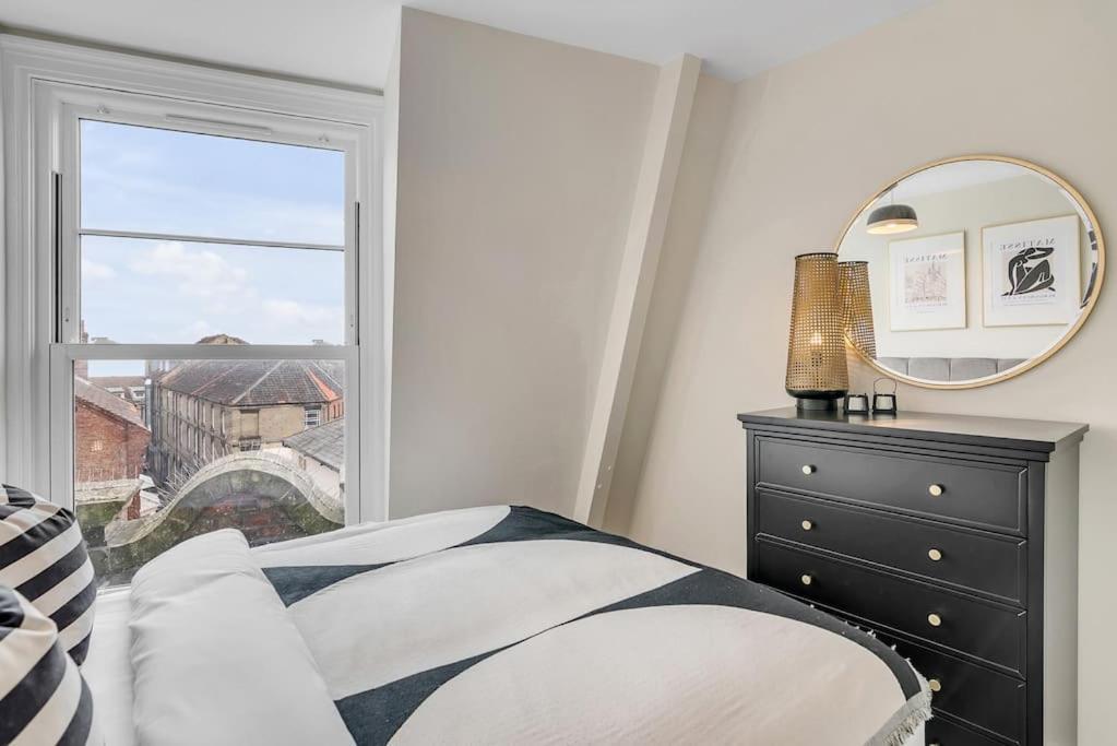 1-Bed Seaside Apartment With Parking Cromer Bagian luar foto