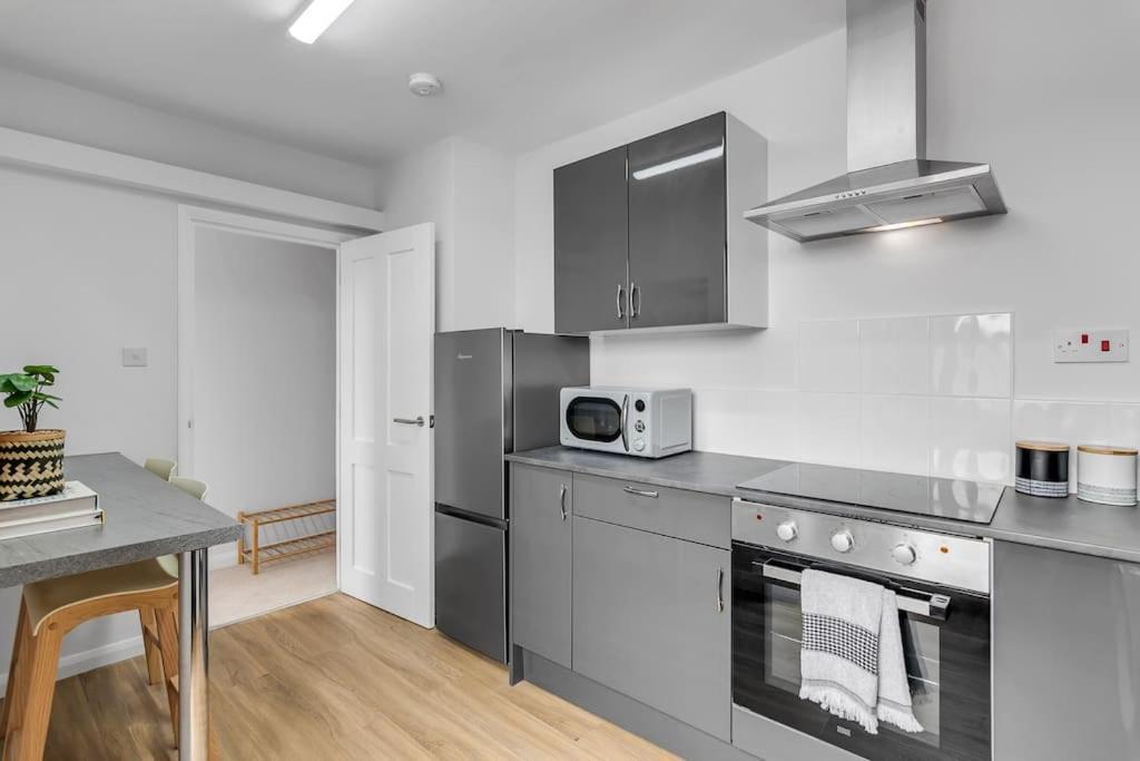 1-Bed Seaside Apartment With Parking Cromer Bagian luar foto