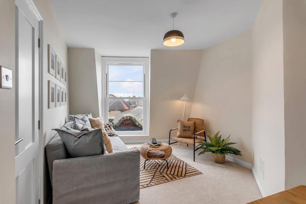 1-Bed Seaside Apartment With Parking Cromer Bagian luar foto
