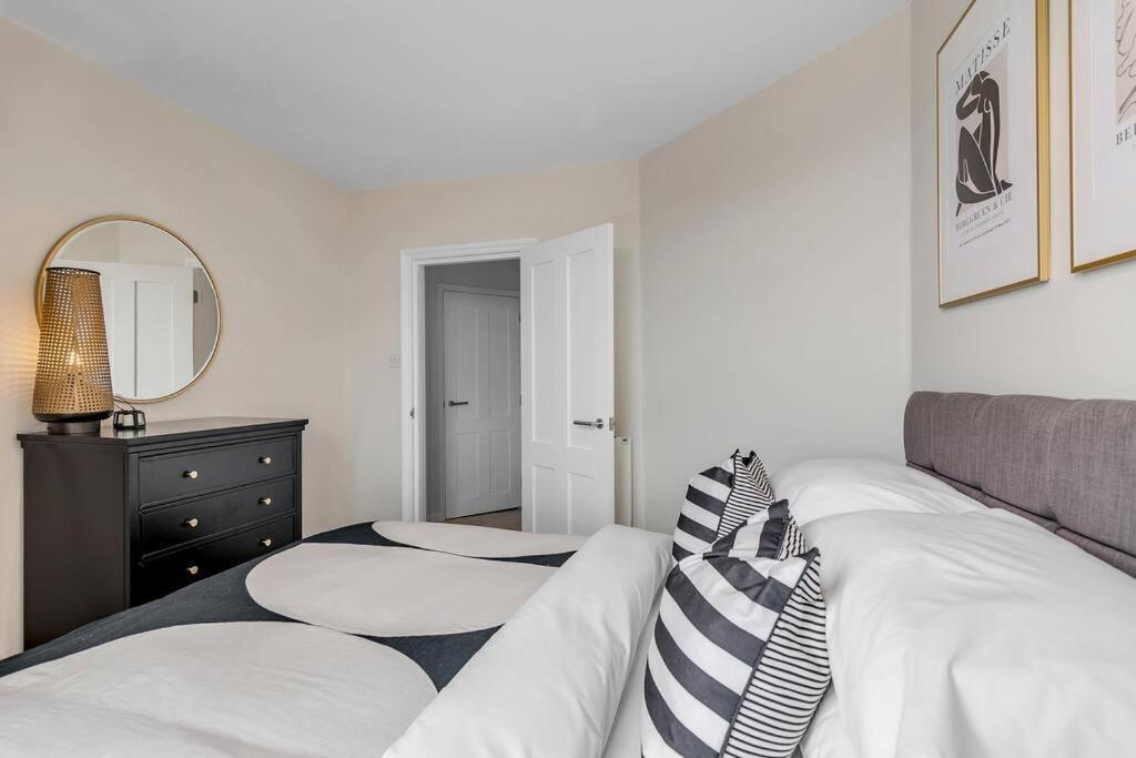 1-Bed Seaside Apartment With Parking Cromer Bagian luar foto