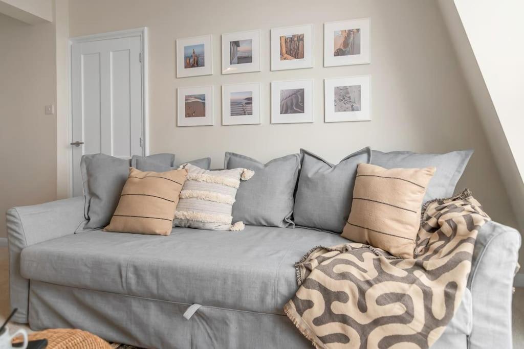 1-Bed Seaside Apartment With Parking Cromer Bagian luar foto